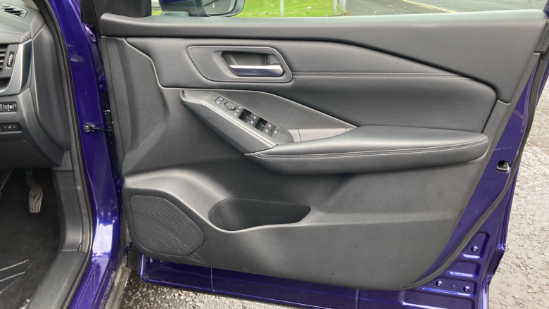 Nissan Qashqai 1.3 DiG-T MH Acenta Premium 5dr Petrol Hatchback